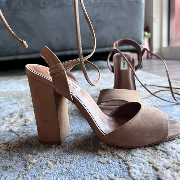 Steve Madden Serrina Platform Chunky Heel size 9.5 in Nude Suade - Picture 2 of 8